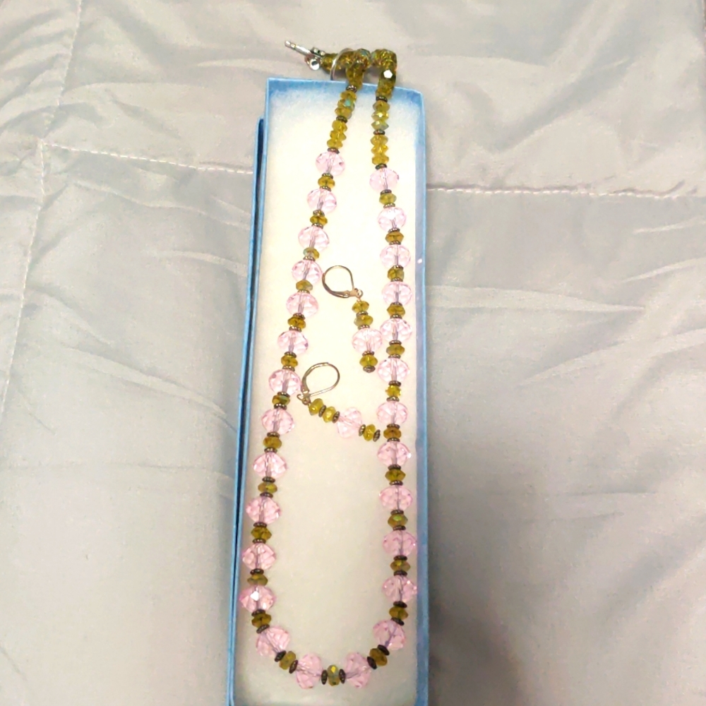 Women Necklace and Earrings Set
